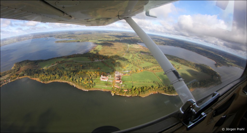 Bosjökloster mellan Ringsjöarna i höstfärger. Foto: Jörgen Prahl